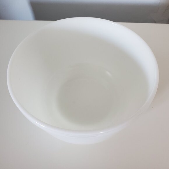 Vintage Pyrex 3 Qt Mixing Bowl-White Milk Glass - Picture 2 of 4